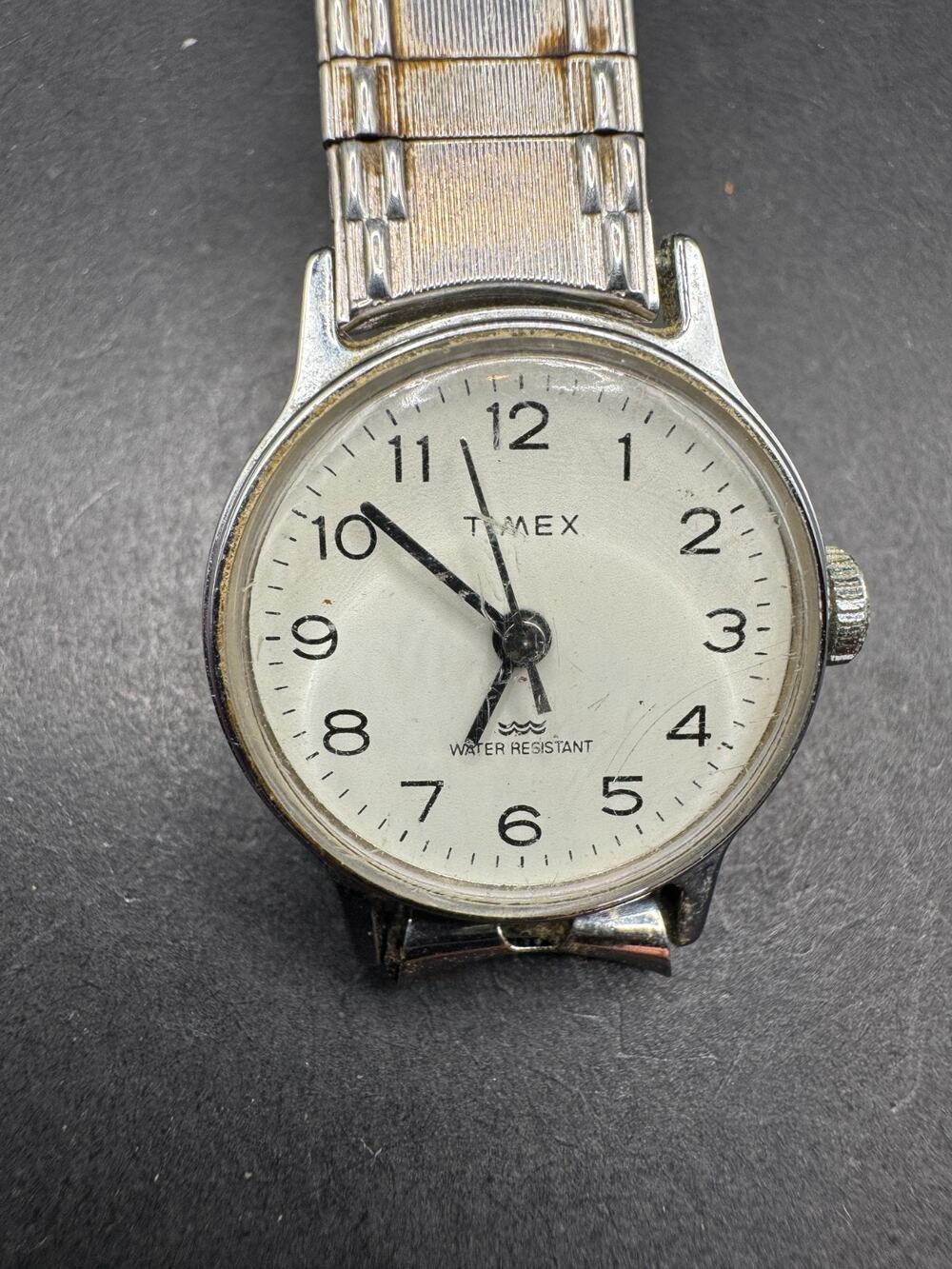 Vintage Timex Easy Reader Manual Wind Watch 23mm Silver Tone Stretch Band